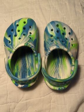 CROCS Size C4 Little Kids Marbled Blue Green White Slip-On Clogs